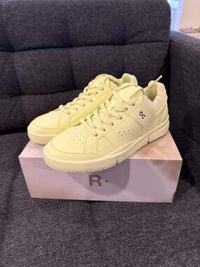 On The Roger Clubhouse Hay Sneakers Women's Size 9